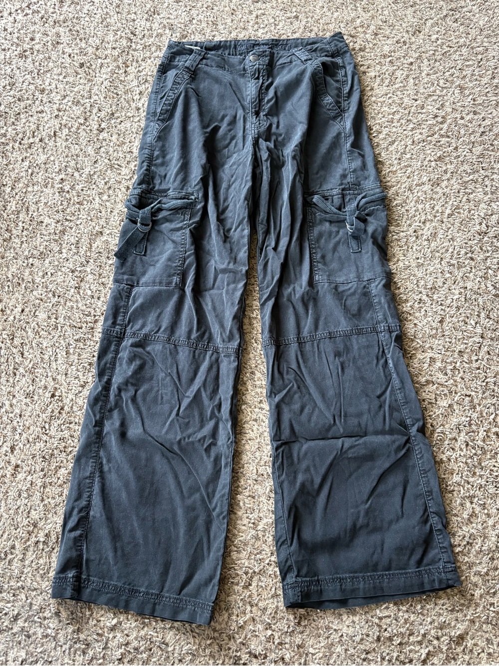American Eagle Women’s Super High Rise Baggy Wide Leg Cargo Pockets size 2